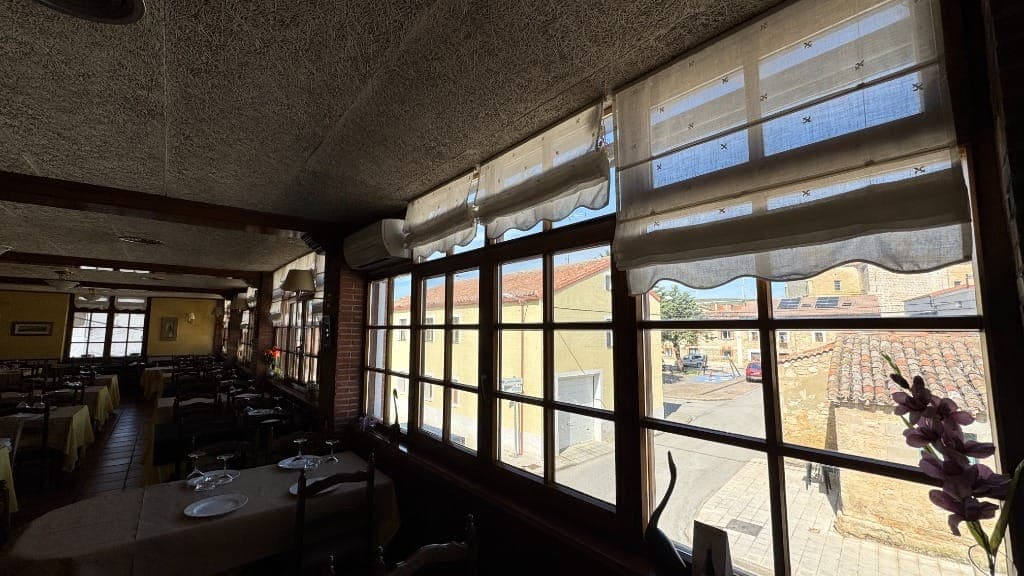 Comedor y salones del Asador La Antigua, Quintanadueñas